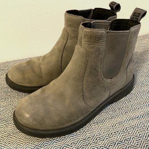 UGG Bolden Waterproof Dark Gray Chelsea boot: size 4 Youth big kid